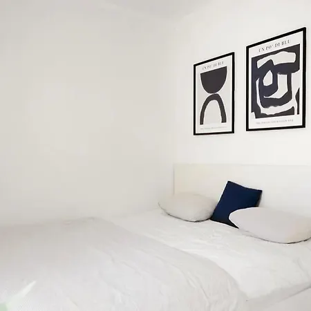 Апартаменты Lovely And Modern